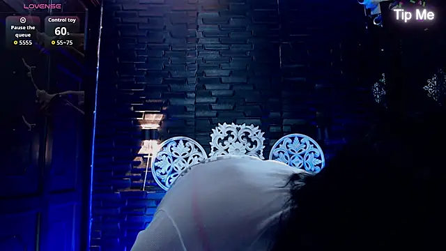Snapshot of Hecate_doll chatting on 05-20-26, 02:25 Hecate doll online show from 05-20-26, 02:25
