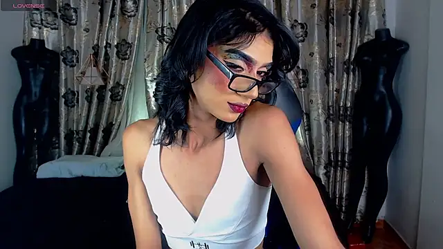 Hecate doll online show from 07-17-26, 10:07