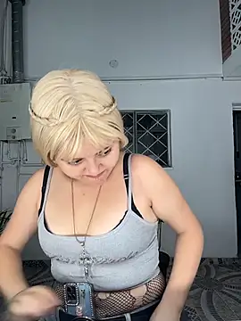 Snapshot of lya_nekko_ chatting on 05-17-26, 04:23 lya nekko online show from 05-17-26, 04:23