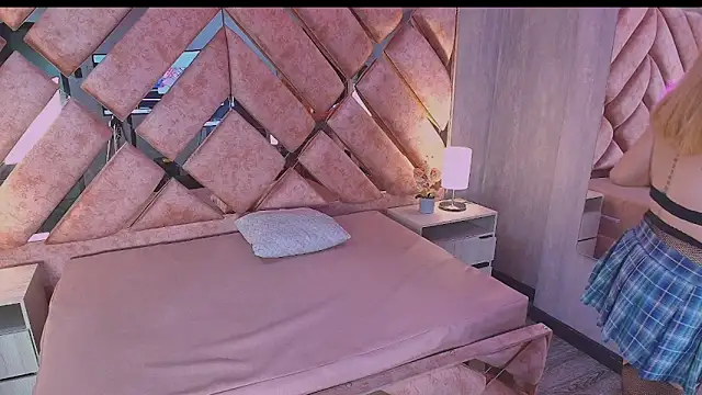 lya nekko  online show from 04-22-26, 05:14