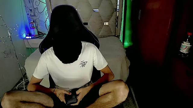Snapshot of AAA_WHITE chatting on 04-30-26, 04:30 AAA WHITE online show from 04-30-26, 04:30