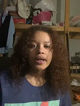 emaluvv online show from 04-19-26, 01:17