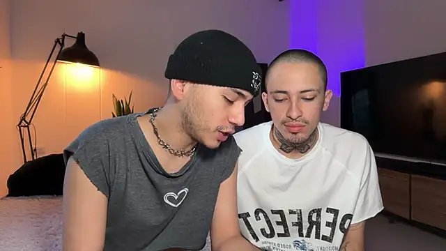 Snapshot of Noah_and_Steven chatting on 08-01-26, 11:30 Noah and Steven online show from 08-01-26, 11:30