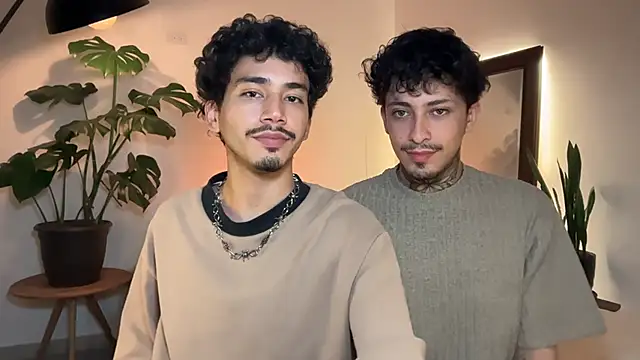 Snapshot of Noah_and_Steven chatting on 06-01-26, 02:56 Noah and Steven online show from 06-01-26, 02:56