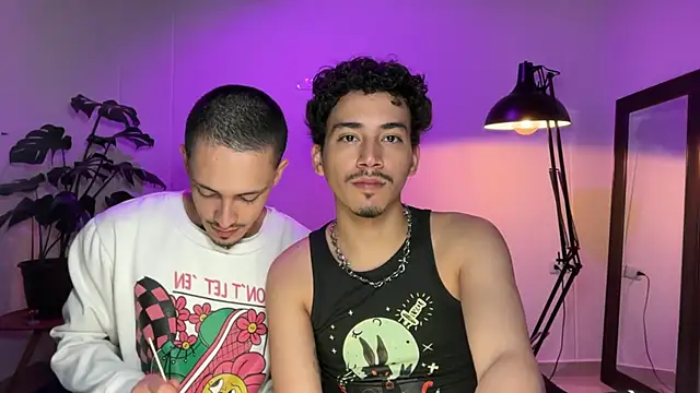 Snapshot of Noah_and_Steven chatting on 07-08-26, 03:45 Noah and Steven online show from 07-08-26, 03:45