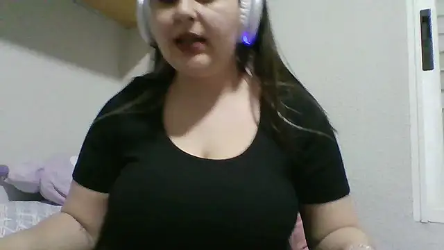 Snapshot of SmokeyAnne chatting on 04-22-26, 08:26 SmokeyAnne online show from 04-22-26, 08:26