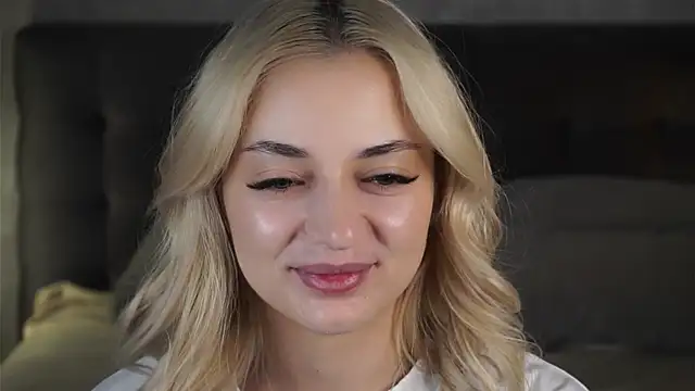 AliceThorne online show from 04-19-26, 05:25