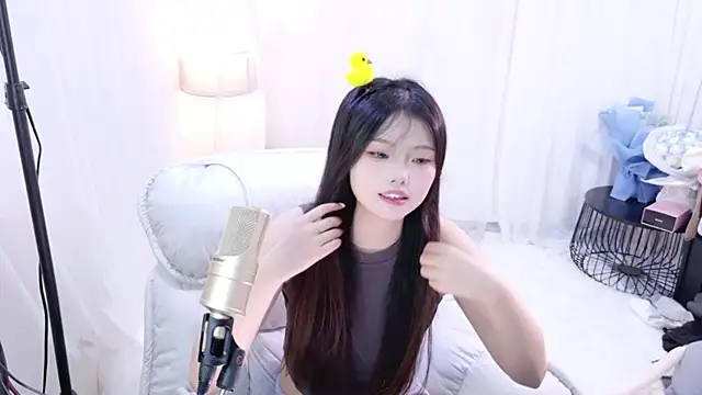 Snapshot of ChuYI-007 chatting on 04-27-26, 08:45 ChuYI-007 online show from 04-27-26, 08:45
