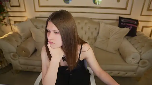 Snapshot of Monika_kiss054 chatting on 06-10-26, 10:38 Monika kiss054 online show from 06-10-26, 10:38