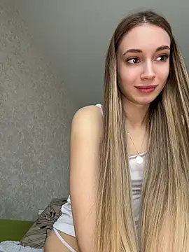 Snapshot of EllaMist chatting on 05-16-26, 03:05 EllaMist online show from 05-16-26, 03:05