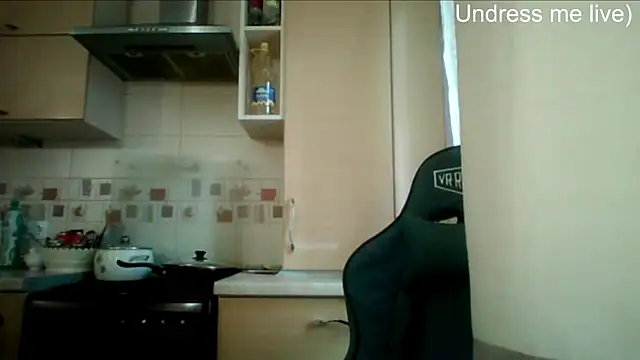 Snapshot of Lisanta chatting on 05-21-26, 04:04 Lisanta online show from 05-21-26, 04:04