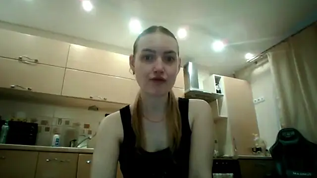 Snapshot of Lisanta chatting on 05-13-26, 04:58 Lisanta online show from 05-13-26, 04:58
