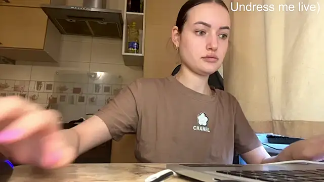 Snapshot of Lisanta chatting on 05-24-26, 04:07 Lisanta online show from 05-24-26, 04:07