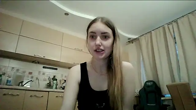Snapshot of Lisanta chatting on 05-12-26, 04:24 Lisanta online show from 05-12-26, 04:24
