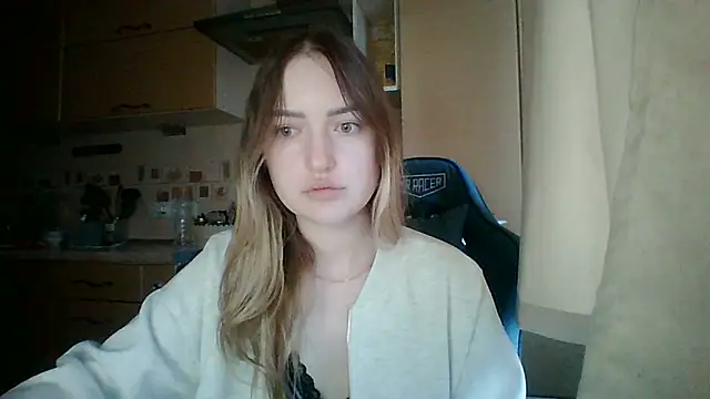 Snapshot of Lisanta chatting on 05-30-26, 04:01 Lisanta online show from 05-30-26, 04:01