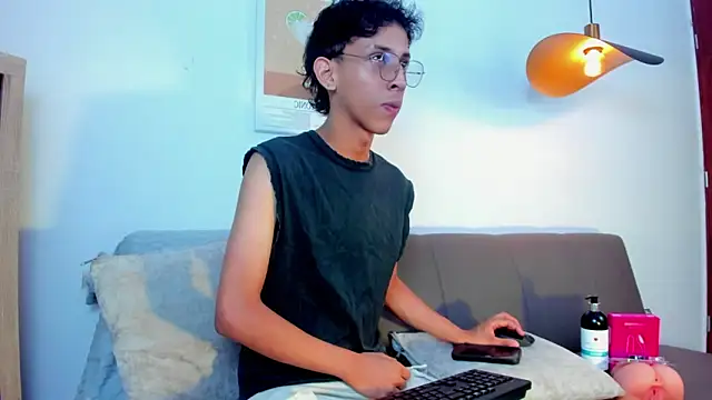 Snapshot of dax_blaze chatting on 05-28-26, 01:28 dax blaze online show from 05-28-26, 01:28