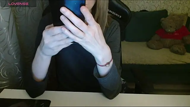  AlliceCullen  online show from 04-25-26, 05:54