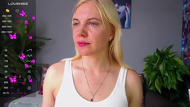 Snapshot of FromRussia chatting on 08-03-26, 03:58 FromRussia online show from 08-03-26, 03:58