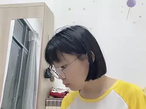 Belle-LL online show from 04-26-26, 01:52