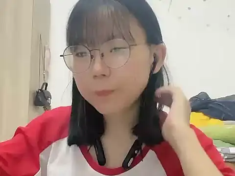 Belle-LL online show from 04-22-26, 01:18