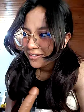 Snapshot of _Juno chatting on 05-27-26, 04:25 Juno online show from 05-27-26, 04:25