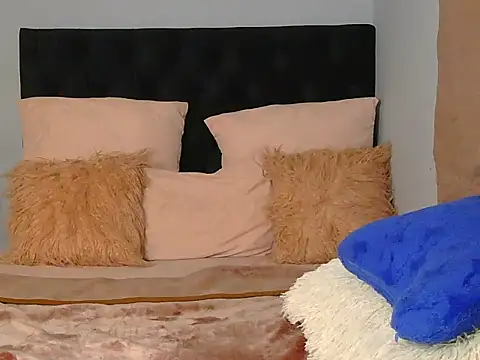 julianaa19 online show from 04-26-26, 03:15