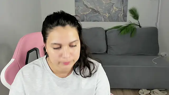 Vivien Ross online show from 05-18-26, 04:12