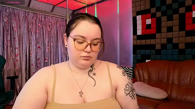 Snapshot of CatherineClaire chatting on 05-26-26, 04:27 CatherineClaire online show from 05-26-26, 04:27