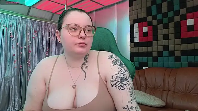 Snapshot of CatherineClaire chatting on 05-14-26, 11:07 CatherineClaire online show from 05-14-26, 11:07