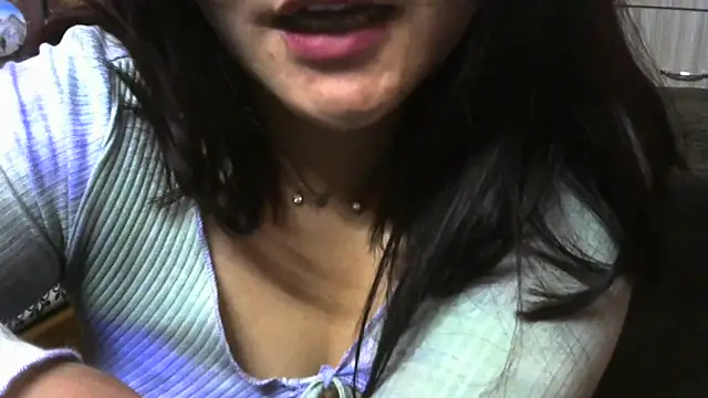 Snapshot of rebel_xoxo chatting on 05-11-26, 07:00 rebel xoxo online show from 05-11-26, 07:00