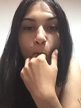 Snapshot of amira1348 chatting on 07-25-26, 07:38 amira1348 online show from 07-25-26, 07:38