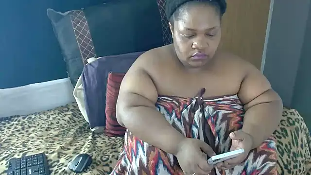 Snapshot of BBWMIDGET40 chatting on 06-15-26, 11:32 BBWMIDGET40 online show from 06-15-26, 11:32
