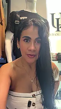 Snapshot of Laia_Hills chatting on 08-06-26, 03:40 Laia Hills online show from 08-06-26, 03:40