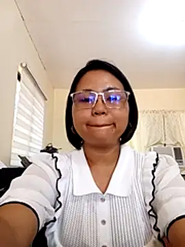 Snapshot of osang08 chatting on 05-08-26, 04:05 osang08 online show from 05-08-26, 04:05
