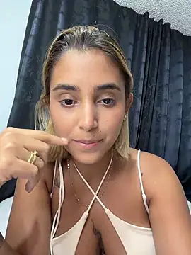 Snapshot of LoisC chatting on 06-14-26, 04:57 LoisC online show from 06-14-26, 04:57