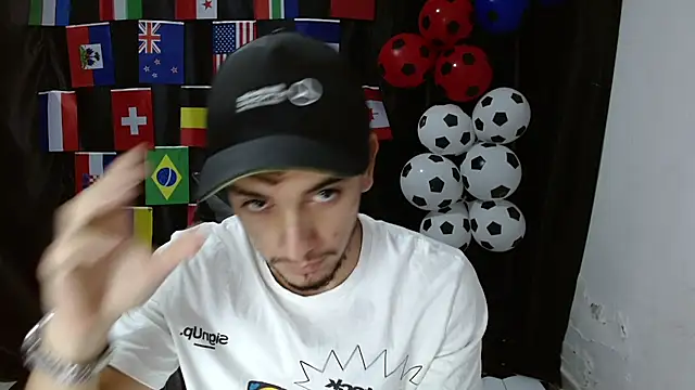 Snapshot of dante_18cm_ chatting on 07-16-26, 12:29 dante 18cm online show from 07-16-26, 12:29