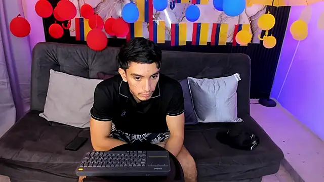 Snapshot of dante_18cm_ chatting on 06-25-26, 12:30 dante 18cm online show from 06-25-26, 12:30
