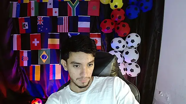 Snapshot of dante_18cm_ chatting on 07-18-26, 12:19 dante 18cm online show from 07-18-26, 12:19