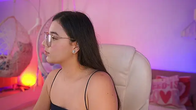 Snapshot of StacyCooper_ chatting on 05-19-26, 07:10 StacyCooper online show from 05-19-26, 07:10