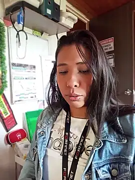 Snapshot of Ivon_C chatting on 05-14-26, 01:19 Ivon C online show from 05-14-26, 01:19