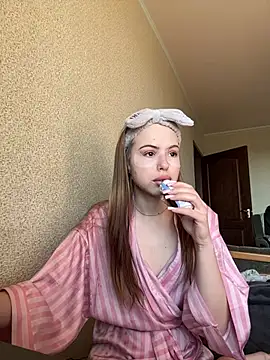 Snapshot of LOLAskk chatting on 07-17-26, 11:40 LOLAskk online show from 07-17-26, 11:40