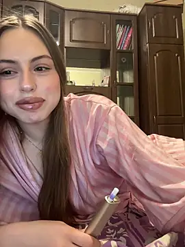 Snapshot of LOLAskk chatting on 06-17-26, 10:19 LOLAskk online show from 06-17-26, 10:19