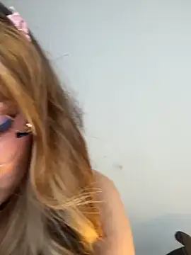 Snapshot of sofiakitty_love chatting on 05-27-26, 08:49 sofiakitty love online show from 05-27-26, 08:49