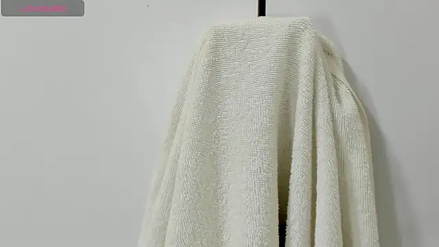 mia novoa  online show from 04-21-26, 10:27