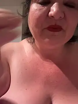 Snapshot of curvymilfmicha chatting on 07-15-26, 10:39 curvymilfmicha online show from 07-15-26, 10:39
