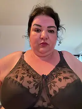 Snapshot of curvymilfmicha chatting on 07-09-26, 07:24 curvymilfmicha online show from 07-09-26, 07:24