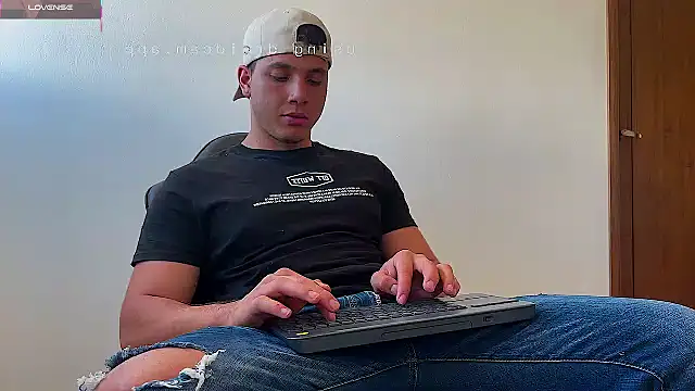 Snapshot of Maxx_valiant chatting on 05-31-26, 07:36 Maxx valiant online show from 05-31-26, 07:36