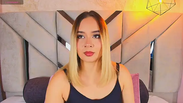 Snapshot of Sofia_pamela_ chatting on 06-06-26, 06:35 Sofia pamela online show from 06-06-26, 06:35