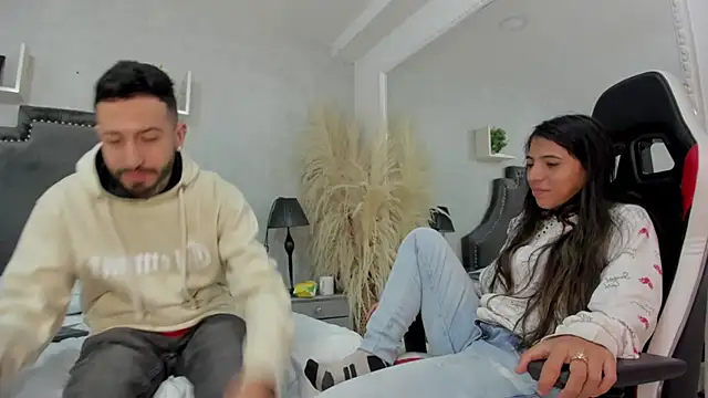 StevenAndLaura online show from 04-27-26, 03:59