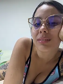Snapshot of Veravantemp chatting on 05-16-26, 02:54 Veravantemp online show from 05-16-26, 02:54